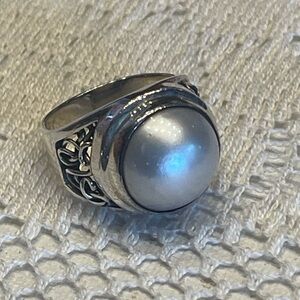Elegant Silver Mabe Pearl Ring